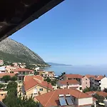 Makis & شقة