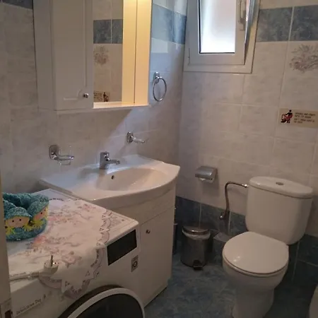 Makis & Lägenhet Poros (Kefalonia)