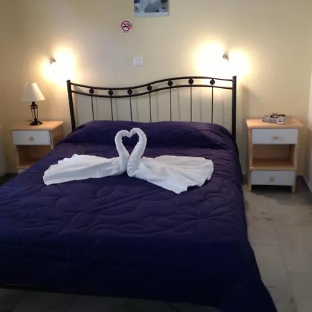 Makis & Apartamento Poros (Kefalonia)