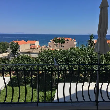 Makis & Apartamento Poros (Kefalonia)