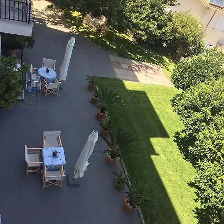 Makis & Lägenhet Poros (Kefalonia)