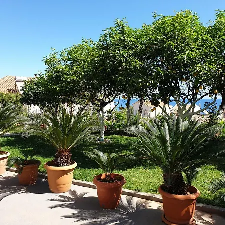 Makis & Lägenhet Poros (Kefalonia)